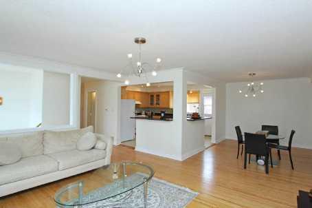 364 Alper St, House detached with 3 bedrooms, 2 bathrooms and 6 parking in Richmond Hill ON | Image 2