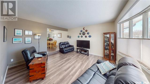 110 Mccarthy Boulevard N, House detached with 3 bedrooms, 2 bathrooms and null parking in Regina SK | Image 4