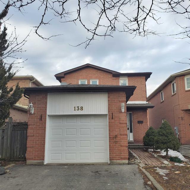 138 Muirland Cres, House detached with 3 bedrooms, 3 bathrooms and 3 parking in Brampton ON | Image 1
