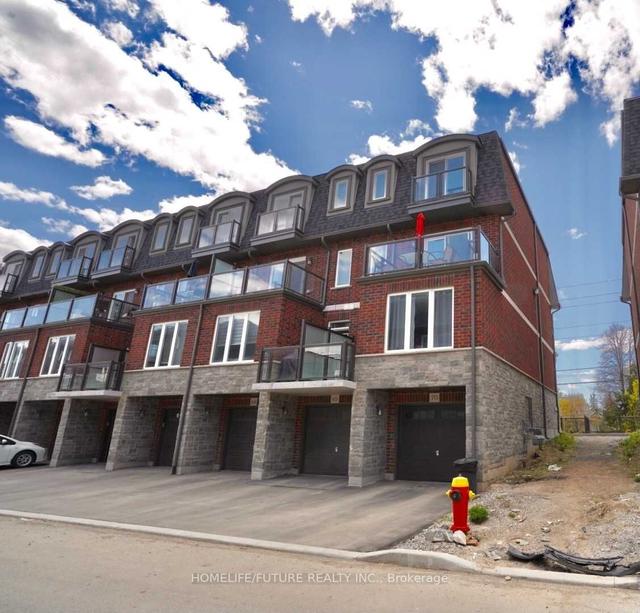 70 - 445 Ontario St S, Condo with 3 bedrooms, 3 bathrooms and 2 parking in Milton ON | Image 1