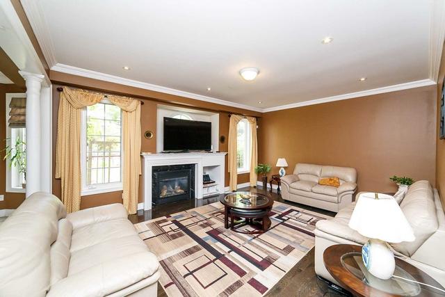 956 Coyston Dr, House detached with 4 bedrooms, 5 bathrooms and 4 parking in Oshawa ON | Image 2