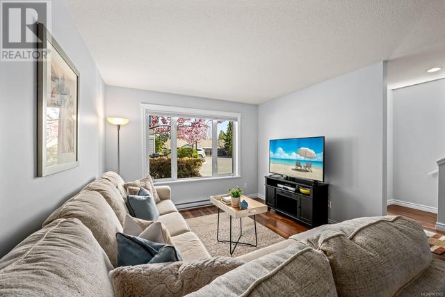 111 - 1500 Cumberland Rd, House attached with 3 bedrooms, 2 bathrooms and 1 parking in Courtenay BC | Image 2