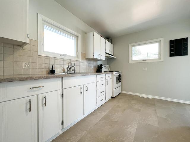 818 9th Avenue, House detached with 2 bedrooms, 1 bathrooms and 4 parking in Wainwright AB | Image 3