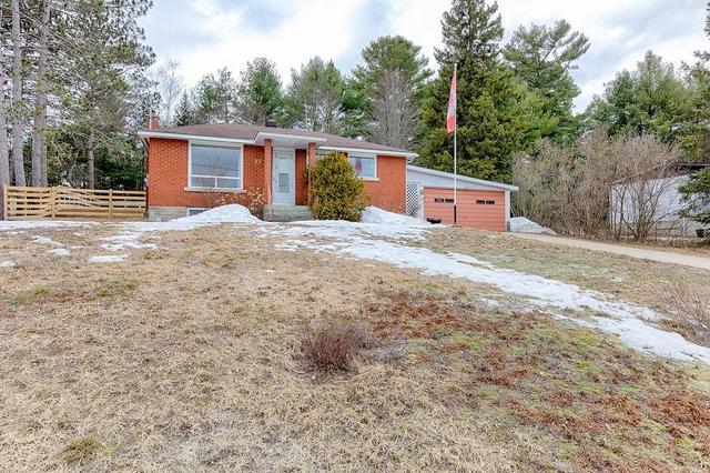 17 Peter Street, House detached with 2 bedrooms, 2 bathrooms and 4 parking in Laurentian Hills ON | Image 1