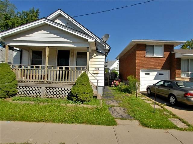 259 Welland Ave, House detached with 2 bedrooms, 1 bathrooms and null parking in St. Catharines ON | Image 1