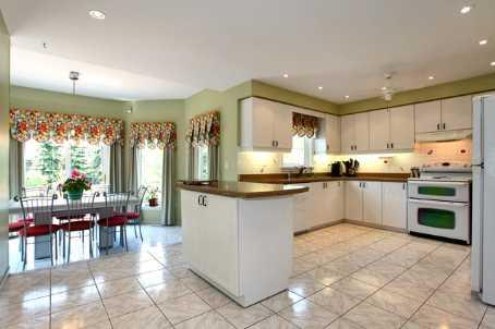 3634 Baird Crt, House detached with 4 bedrooms, 3 bathrooms and 4 parking in Mississauga ON | Image 4