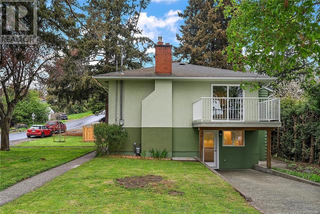 3135 Highview St, House detached with 5 bedrooms, 2 bathrooms and 2 parking in Victoria BC | Image 29