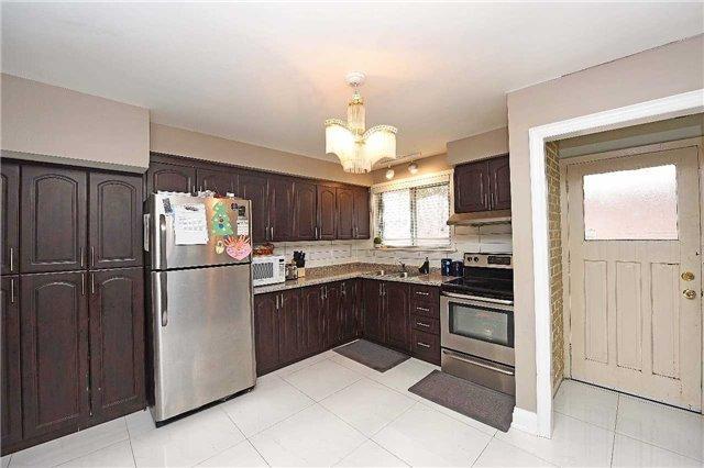 78 Dorset Dr, House detached with 3 bedrooms, 2 bathrooms and 5 parking in Brampton ON | Image 4