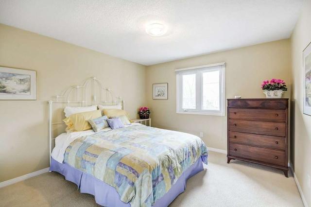 29 Valley Cres, House detached with 4 bedrooms, 3 bathrooms and 4 parking in Aurora ON | Image 14