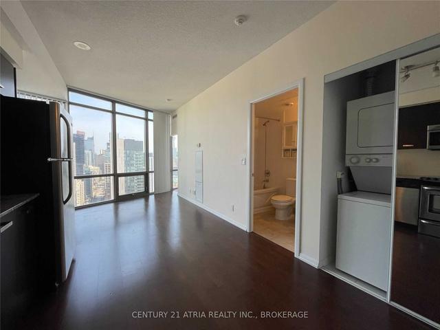 2909 - 832 Bay St, Condo with 1 bedrooms, 1 bathrooms and 0 parking in Toronto ON | Image 4