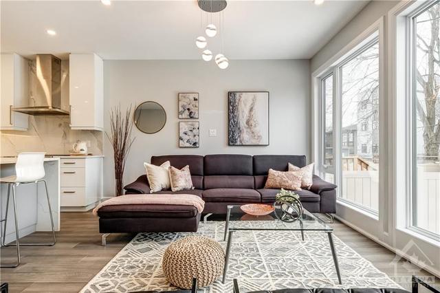 557 Mutual Street, Townhouse with 3 bedrooms, 4 bathrooms and 2 parking in Ottawa ON | Image 3