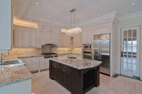 112 Centre Ave, House detached with 5 bedrooms, 7 bathrooms and 2 parking in Toronto ON | Image 5