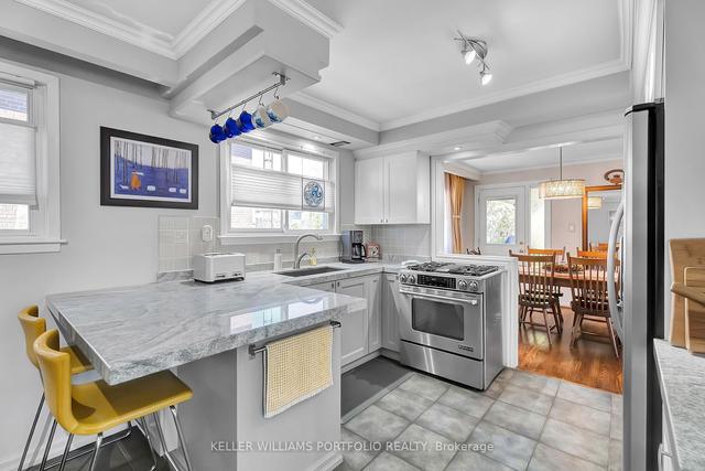 2226 Capulet Crt, House detached with 3 bedrooms, 3 bathrooms and 6 parking in Mississauga ON | Image 2