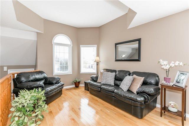 45 Majesty Blvd, House detached with 2 bedrooms, 3 bathrooms and 4 parking in Barrie ON | Image 2