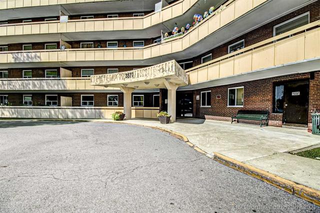1001 - 3577 Derry Rd E, Condo with 2 bedrooms, 1 bathrooms and 1 parking in Mississauga ON | Image 12