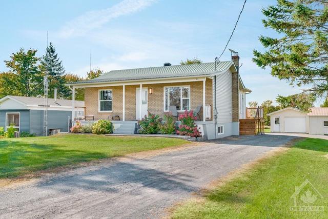 1436 Cassburn Road, House detached with 3 bedrooms, 1 bathrooms and 8 parking in Champlain ON | Image 1