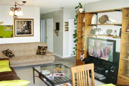 1003 - 75 King St E, Condo with 2 bedrooms, 2 bathrooms and 1 parking in Mississauga ON | Image 3