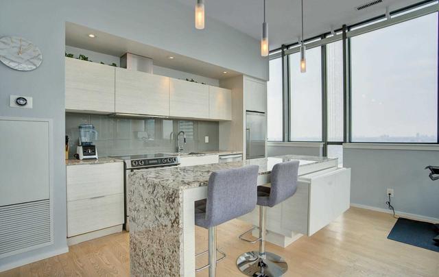 3503 - 8 Charlotte St, Condo with 2 bedrooms, 2 bathrooms and 1 parking in Toronto ON | Image 11
