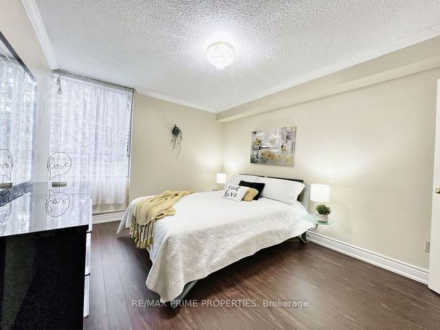 205 - 1111 Steeles Ave W, Condo with 2 bedrooms, 2 bathrooms and 1 parking in Toronto ON | Image 4
