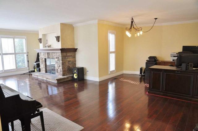 2301 Bennington Gate, House detached with 3 bedrooms, 3 bathrooms and 6 parking in Oakville ON | Image 6