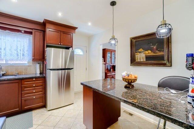 46 Burlingame Rd, House detached with 4 bedrooms, 5 bathrooms and 5 parking in Toronto ON | Image 7