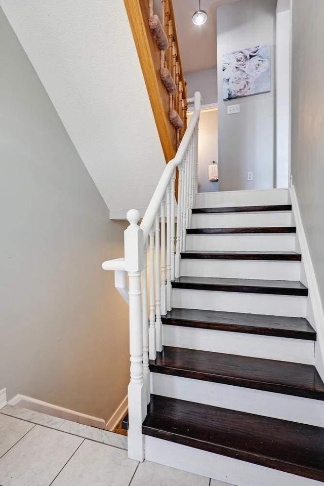102 Wilkie Lane, Townhouse with 3 bedrooms, 3 bathrooms and 1 parking in Ajax ON | Image 3