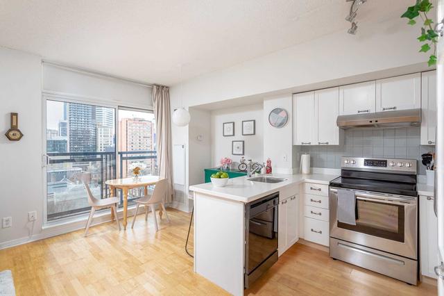 1204 - 75 Dalhousie St, Condo with 1 bedrooms, 1 bathrooms and 0 parking in Toronto ON | Image 2