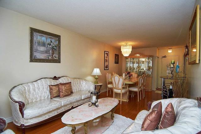 801 - 370 Dixon Rd, Condo with 2 bedrooms, 1 bathrooms and 1 parking in Toronto ON | Image 2