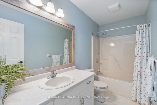 1920 James St W, House detached with 3 bedrooms, 3 bathrooms and 6 parking in Sarnia ON | Image 13