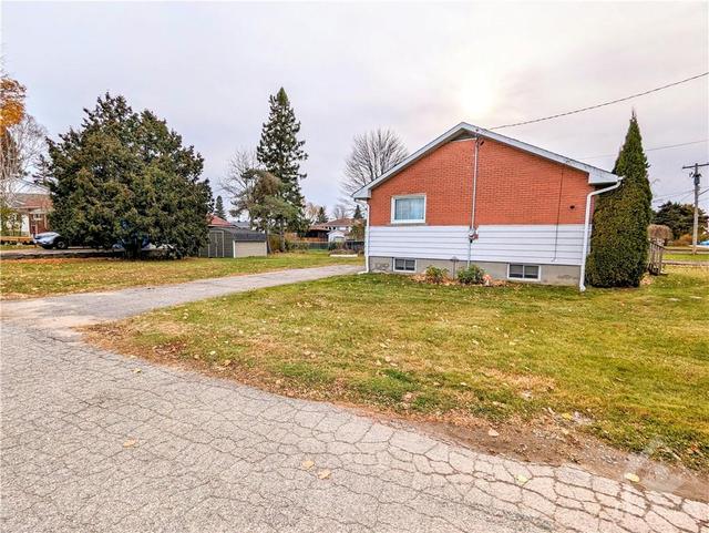 91 Broadview Avenue E, House detached with 3 bedrooms, 2 bathrooms and 3 parking in Smiths Falls ON | Image 28