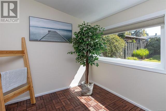 559 Kenneth St, House detached with 4 bedrooms, 3 bathrooms and 4 parking in Saanich BC | Image 29