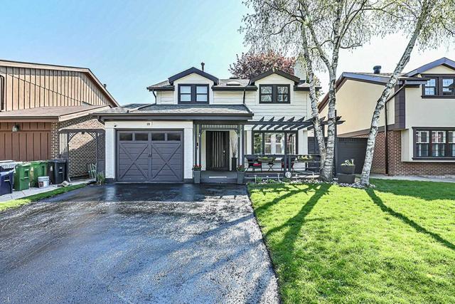 19 Macklingate Crt, House detached with 3 bedrooms, 3 bathrooms and 2 parking in Toronto ON | Image 1