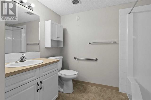 4-pierce bathroom with walk-in shower | Image 9