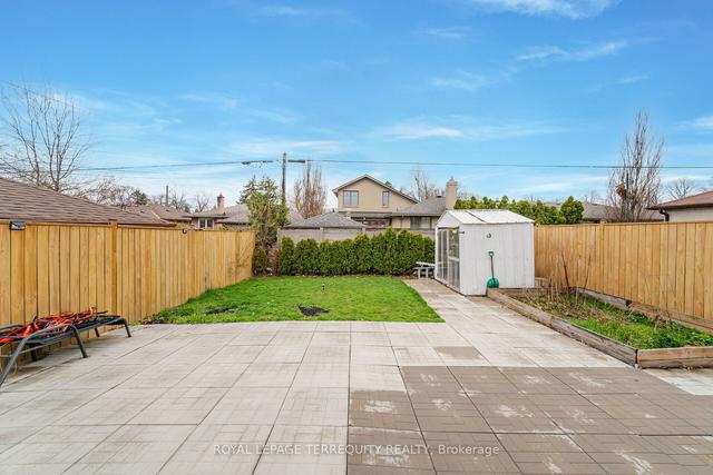 209 Pellatt Ave S, House semidetached with 3 bedrooms, 3 bathrooms and 7 parking in Toronto ON | Image 28
