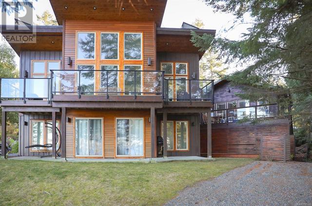 733 Berry Point Rd, House detached with 4 bedrooms, 4 bathrooms and 2 parking in Nanaimo B BC | Image 2