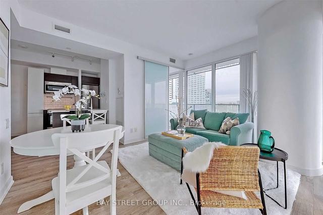 2409 - 42 Charles St, Condo with 2 bedrooms, 1 bathrooms and 0 parking in Toronto ON | Image 16