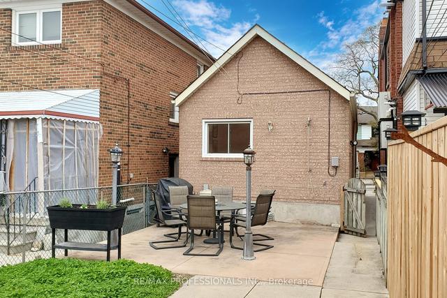 218 Boon Ave, House detached with 2 bedrooms, 1 bathrooms and 2 parking in Toronto ON | Image 17