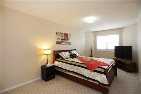 34 Brisbane Crt, Townhouse with 3 bedrooms, 3 bathrooms and 1 parking in Brampton ON | Image 11