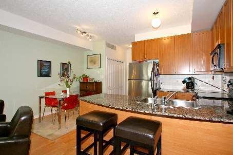 th27 - 70 Carr St, Townhouse with 2 bedrooms, 1 bathrooms and null parking in Toronto ON | Image 7