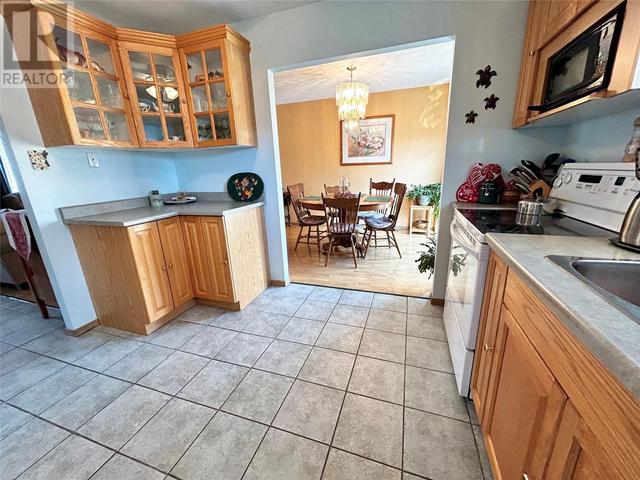 111 Bullmoose Crescent, House detached with 4 bedrooms, 2 bathrooms and null parking in Tumbler Ridge BC | Image 5