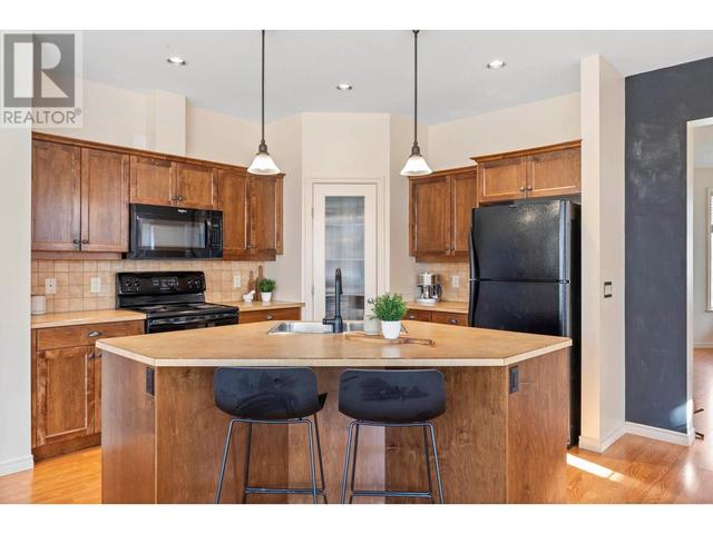 24 - 380 Providence Avenue, House attached with 4 bedrooms, 3 bathrooms and 2 parking in Kelowna BC | Image 13