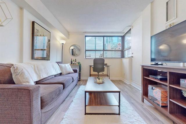 608 - 105 Mccaul St, Condo with 1 bedrooms, 1 bathrooms and 0 parking in Toronto ON | Image 1