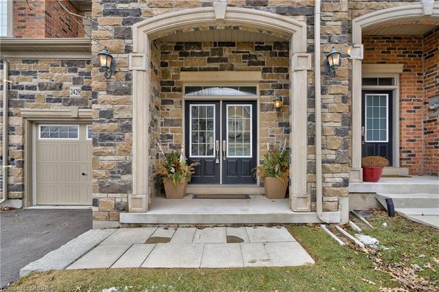 2429 Village Common, House attached with 3 bedrooms, 3 bathrooms and 2 parking in Oakville ON | Image 2