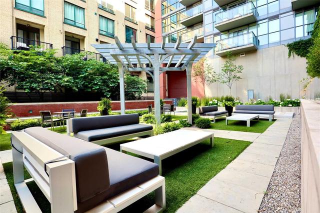 810 - 775 King St W, Condo with 2 bedrooms, 2 bathrooms and 1 parking in Toronto ON | Image 15
