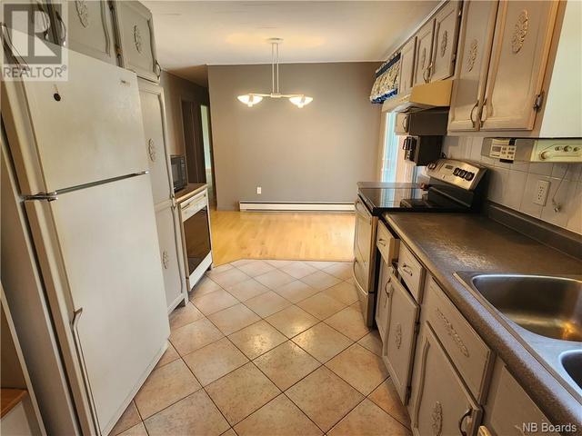 233 Bellevue Street, House detached with 3 bedrooms, 2 bathrooms and null parking in Edmundston NB | Image 3