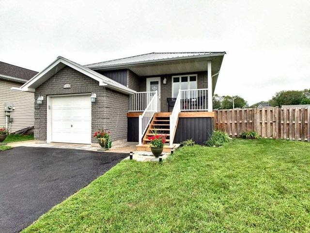 57 Byrnes Cres, House detached with 2 bedrooms, 2 bathrooms and 5 parking in Penetanguishene ON | Image 12