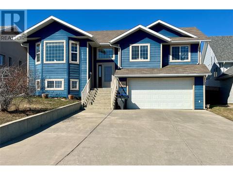 1336 92 Avenue, House detached with 4 bedrooms, 3 bathrooms and 2 parking in Dawson Creek BC | Card Image