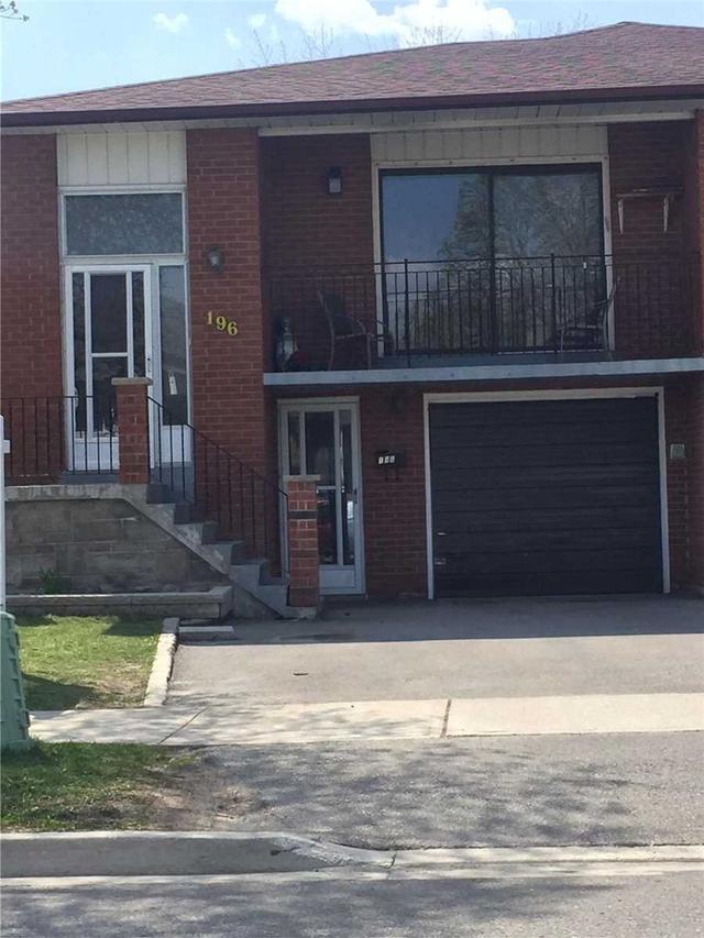 196 Harold St, House semidetached with 3 bedrooms, 2 bathrooms and 4 parking in Brampton ON | Image 1