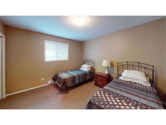 8897 Doherty Street, House attached with 3 bedrooms, 3 bathrooms and null parking in Canal Flats BC | Image 25