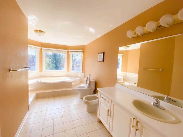 3489 Copernicus Dr, House detached with 4 bedrooms, 3 bathrooms and 4 parking in Mississauga ON | Image 7